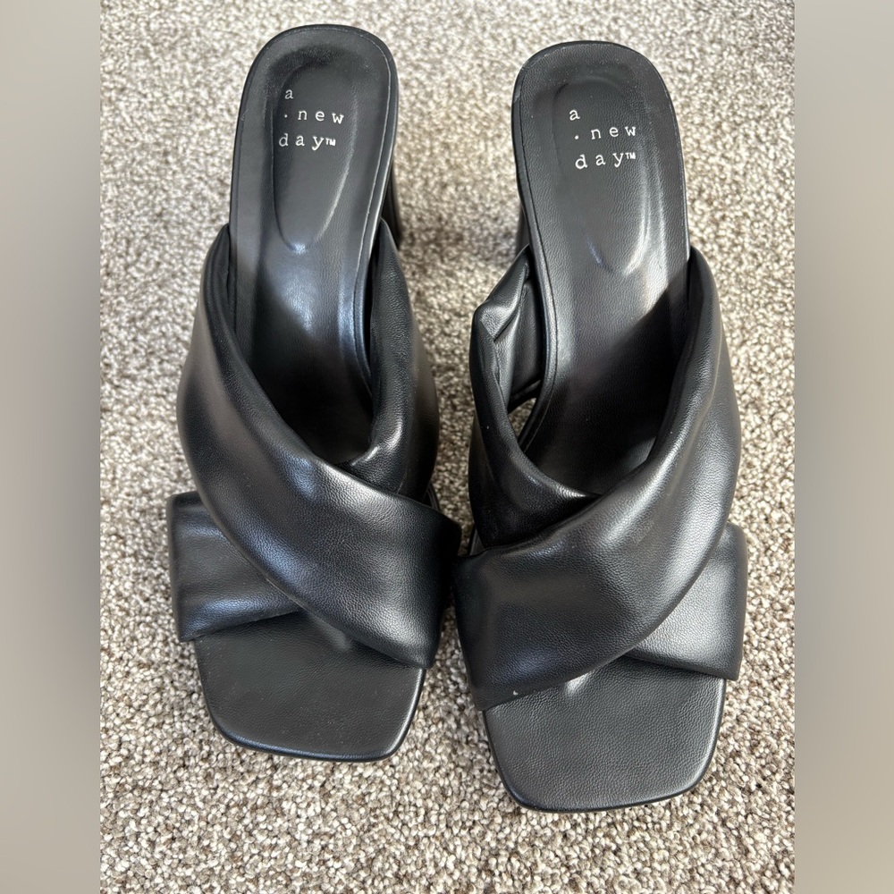 Women’s sandals size 8